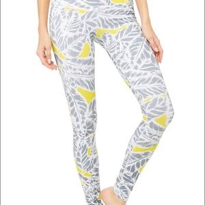 Alo Yoga women’s workout leggings 3/4 length